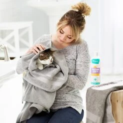 Frisco Brightening Cat & Dog Shampoo With Aloe -Frisco Sales Store 192074 PT4. AC SS1800 V1589487671