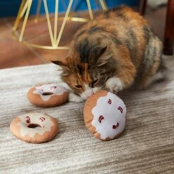 Frisco Fall Maple Bacon Donut Plush Cat Toy With Catnip 5 Frisco Fall Maple Bacon Donut Plush Cat Toy With Catnip -Frisco Sales Store 285653 PT3. AC SS1800 V1629724929