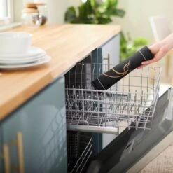 Frisco Silicone Fish Print Dog & Cat Food Mat, Black 11 Frisco Silicone Fish Print Dog & Cat Food Mat, Black -Frisco Sales Store 311953 PT5. AC SS1800 V1642543891