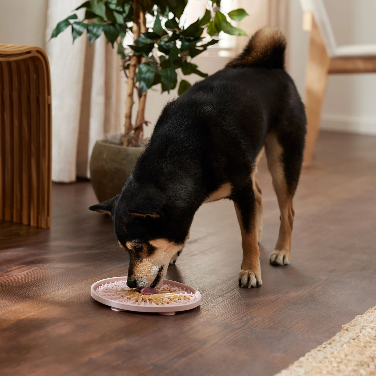 Frisco Silicone Dog & Cat Lick Mat With Suction Cups, Pink 3 Frisco Silicone Dog & Cat Lick Mat With Suction Cups, Pink - Image 3