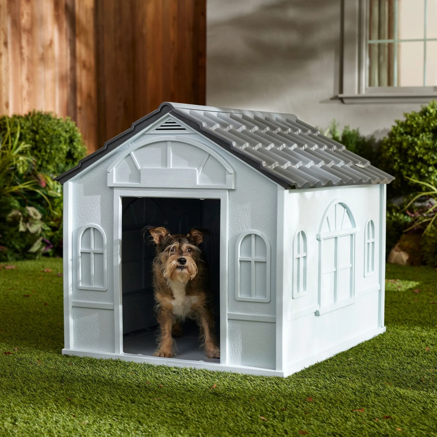 Frisco Deluxe Plastic Outdoor Dog House 1 Frisco Deluxe Plastic Outdoor Dog House